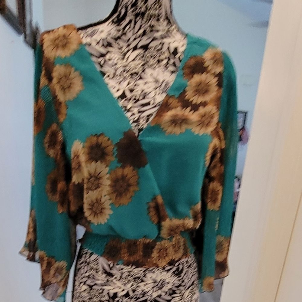 Kalftine floral electric pleated bell sleeves blouse